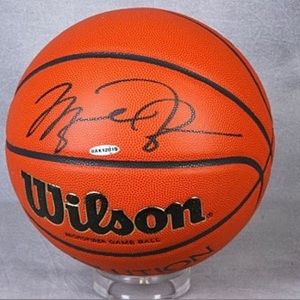 Michael Jordan Signed Memorabilia 12/2007